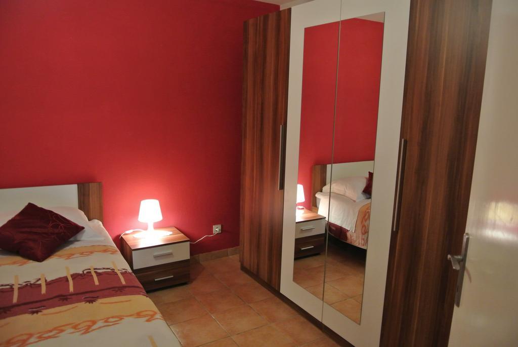 Apartments Priko Stari Grad  Rum bild