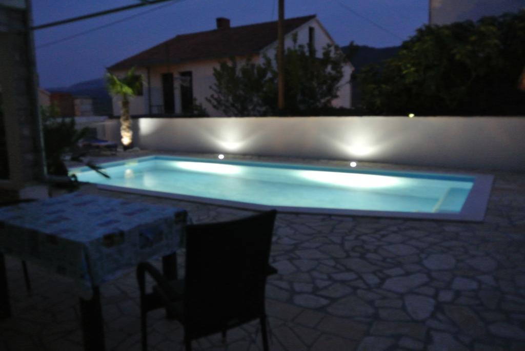 Apartments Priko Stari Grad  Rum bild