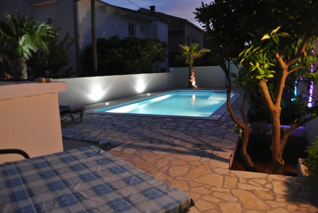 Apartments Priko Stari Grad  Rum bild